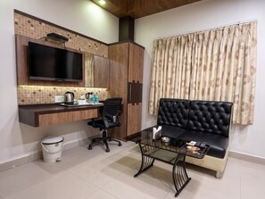 Executive Double Room | Egyptian cotton sheets, premium bedding, individually decorated