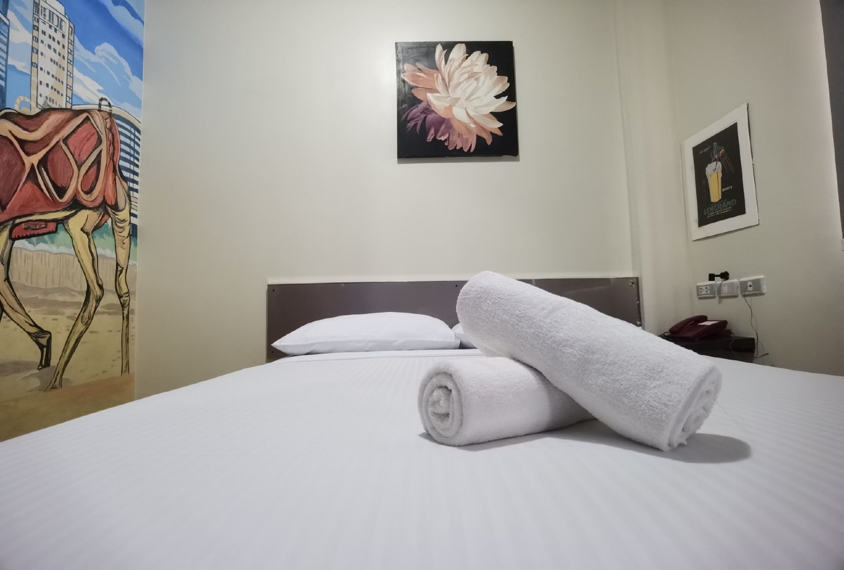 Classic Room | Bathroom | Shower, rainfall showerhead, free toiletries, shampoo
