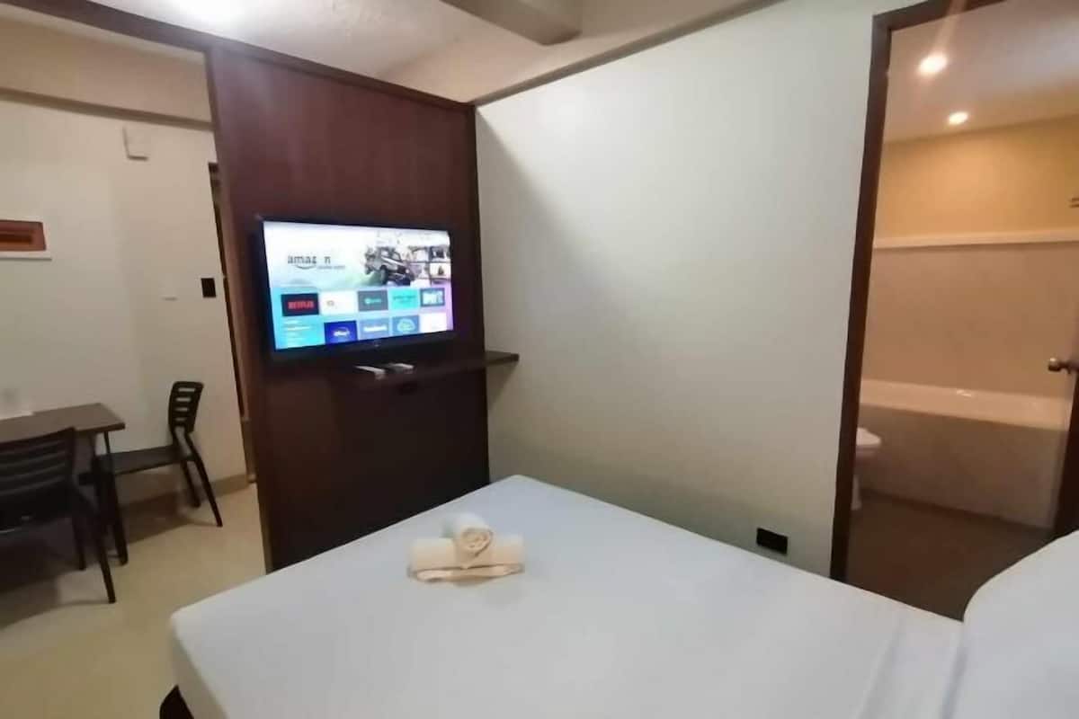 1 bedroom, desk, rollaway beds, free WiFi