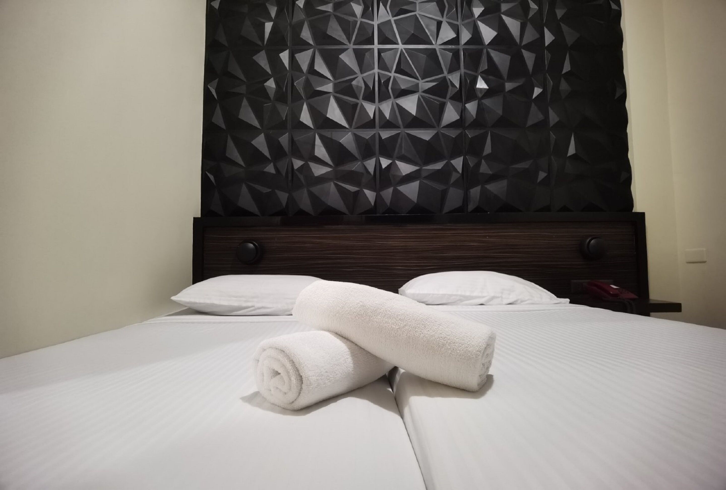 Eenvoudige kamer | Een bureau, extra bedden (toeslag), gratis wifi, beddengoed