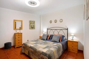 2 slaapkamers, een strijkplank/strijkijzer, gratis wifi, beddengoed