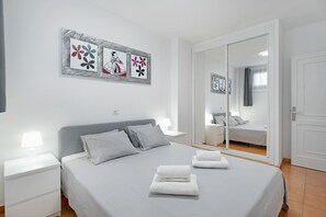 1 slaapkamer, een strijkplank/strijkijzer, gratis wifi, beddengoed