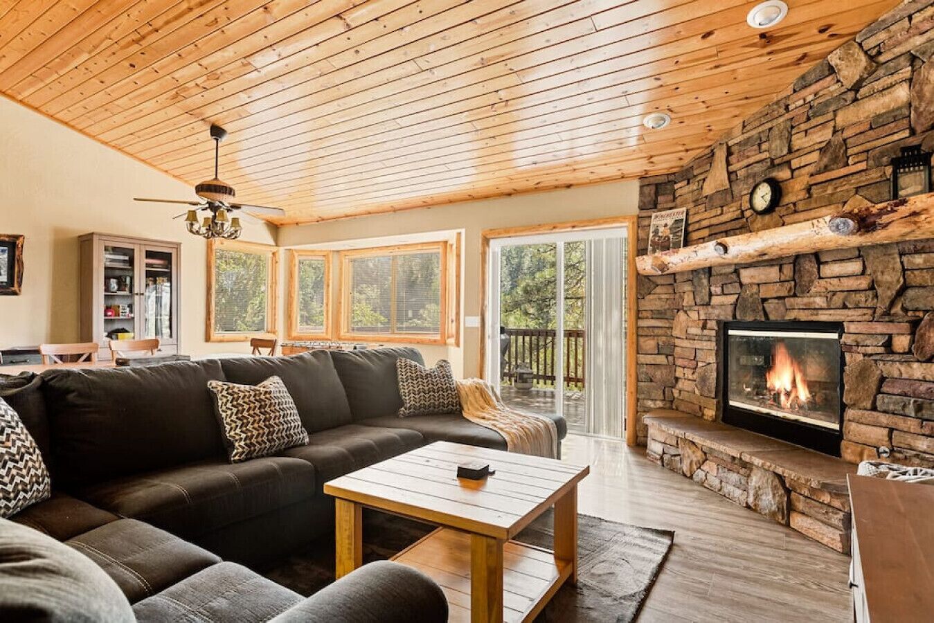 Smart TV, fireplace, table football, ping pong