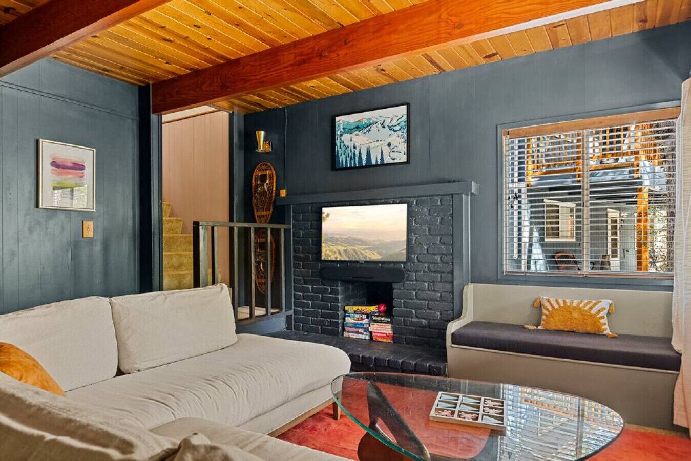 Smart-tv och eldstad