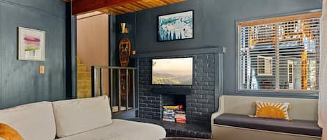 Smart TV y chimenea