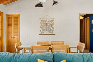 Dining - Snow Catcher Lodge +Close to Ski Resorts +Fox Farm (Big Bear Lake)