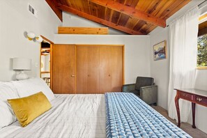 3 bedrooms, desk, iron/ironing board, travel cot