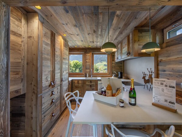 Køleskab, mikrobølgeovn, ovn, opvaskemaskine