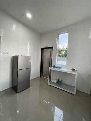 Family Bungalow, 5 Bedrooms, Pool Access | Private kitchen