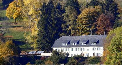 Familienhaus in Orbey, 3 Schlafzimmer, privater Parkplatz, Grünfläche, Kinderspiele