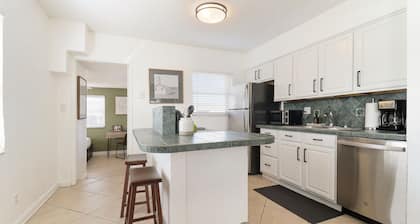Charming 3 BR FREE parking FREE WiFi