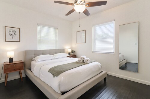 Charming 3 BR FREE parking FREE WiFi 