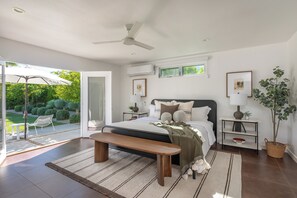3 Schlafzimmer, Schreibtisch, Bügeleisen/Bügelbrett, Reisekinderbett