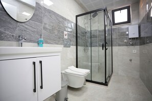 Appartement Familial, 2 chambres | Salle de bain