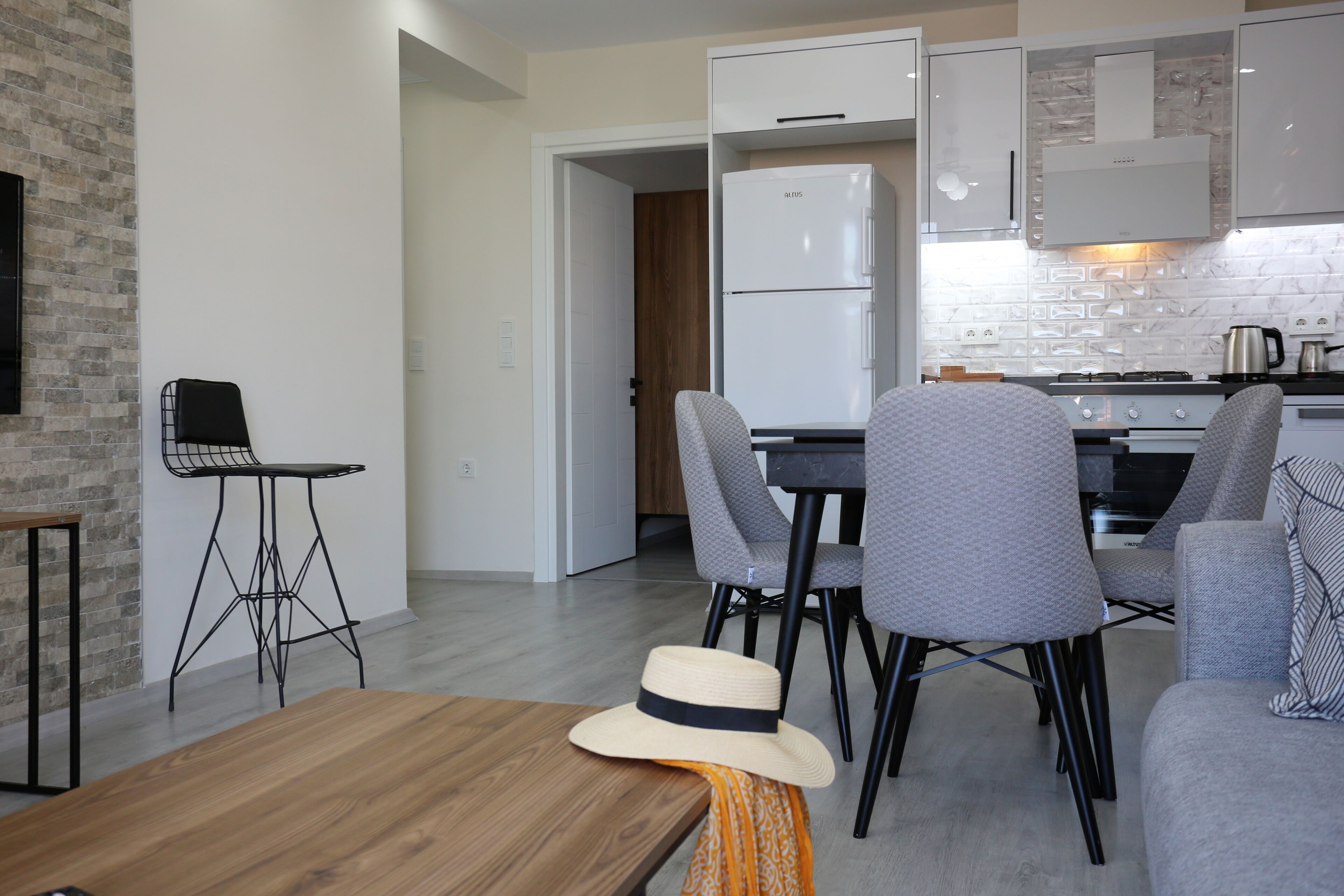 Family Apartment, 2 Bedrooms | Living area | 43-inch LED TV with satellite channels