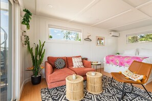 1 bedroom, desk, free WiFi, bed sheets