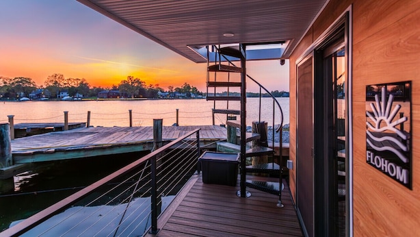 Terrace/patio - Bung-a-flo Tiny Bohemian Designed Floating Home w/ 360 Waterfront Views (Arnold)