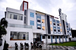 Exterior - Hotel Adarsh (Chhatrapati Sambhajinagar)