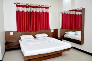 Desk, soundproofing, free WiFi - Hotel Adarsh (Chhatrapati Sambhajinagar)