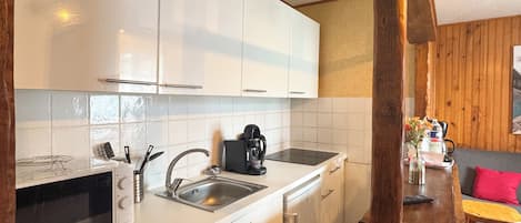 Fridge, microwave, stovetop, coffee/tea maker