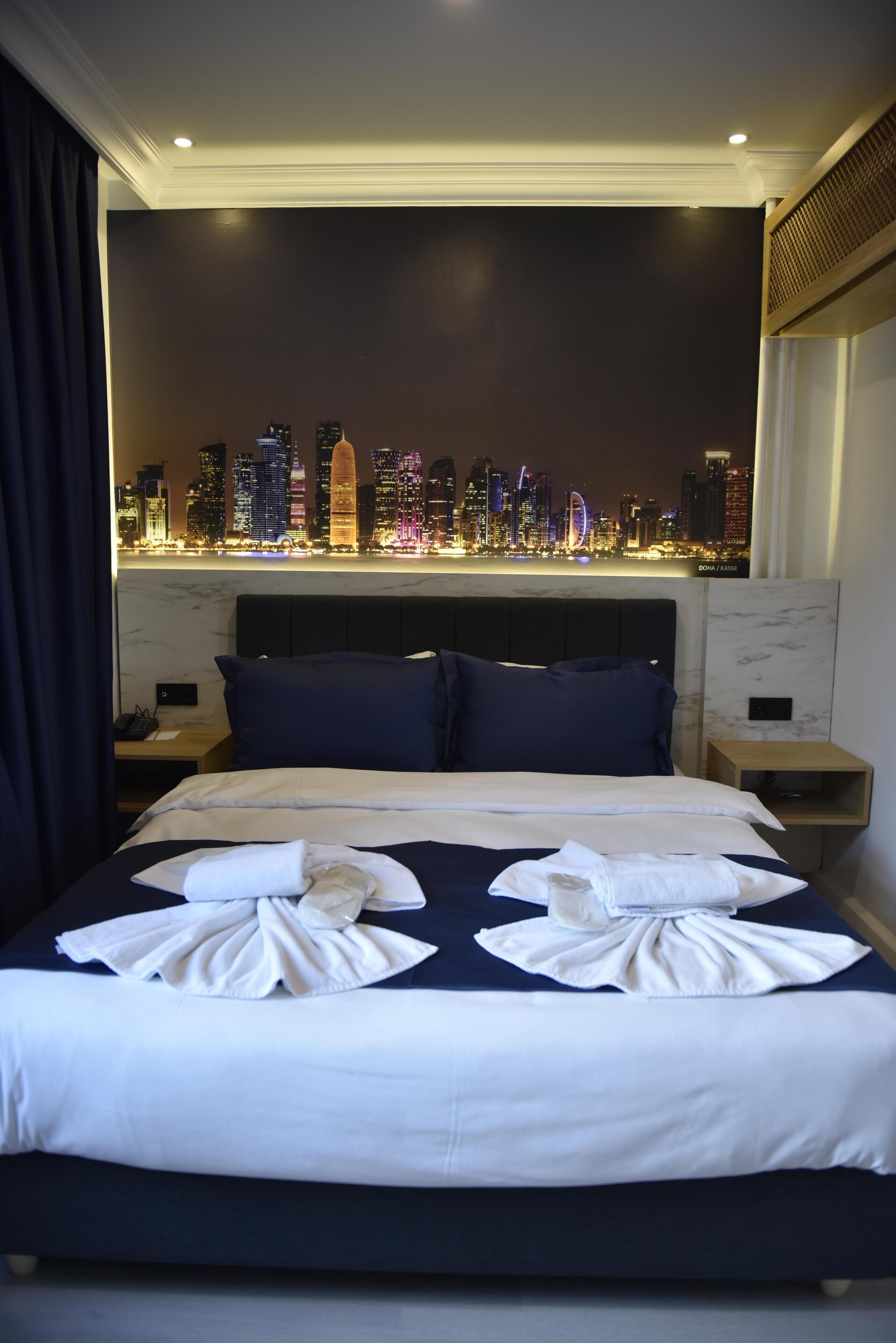 STANDARD CITY VIEW ROOM | Desk, free WiFi