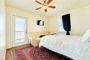 3 bedrooms, WiFi, bed sheets - Ocean Pearl - Ultimate Beach & Boat Watch Escape! (Surfside Beach)