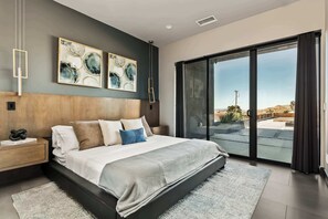 4 bedrooms, desk, iron/ironing board, travel crib - PoolSpa-MiniGolf-YogaDeck-EVCharger (Joshua Tree)