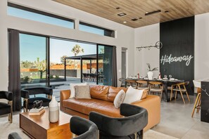 Interior - PoolSpa-MiniGolf-YogaDeck-EVCharger (Joshua Tree)