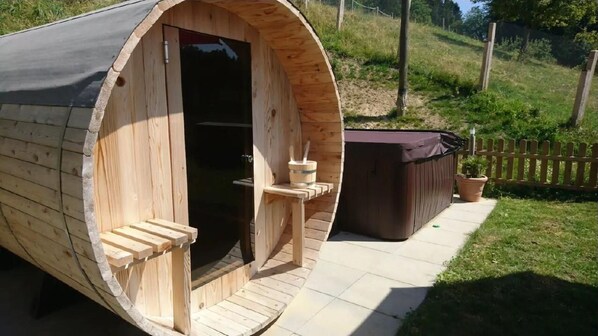 Property grounds - Wellness Oase mit Whirlpool und Sauna (Rüeggisberg)