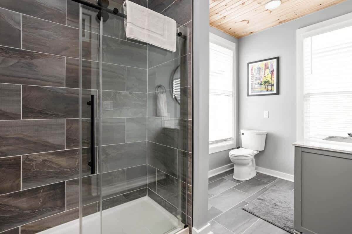 Bathtub, hair dryer, towels