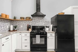 Fridge, microwave, oven, stovetop - Indy Getaway with Timeless Style | Sleeps 8 (Indianapolis)