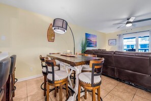 Dining - ⛱️Lagoon Front with Shared Dock-2BR Lagoon Run 105⛱️ (Gulf Shores)