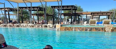 Een verwarmd zwembad