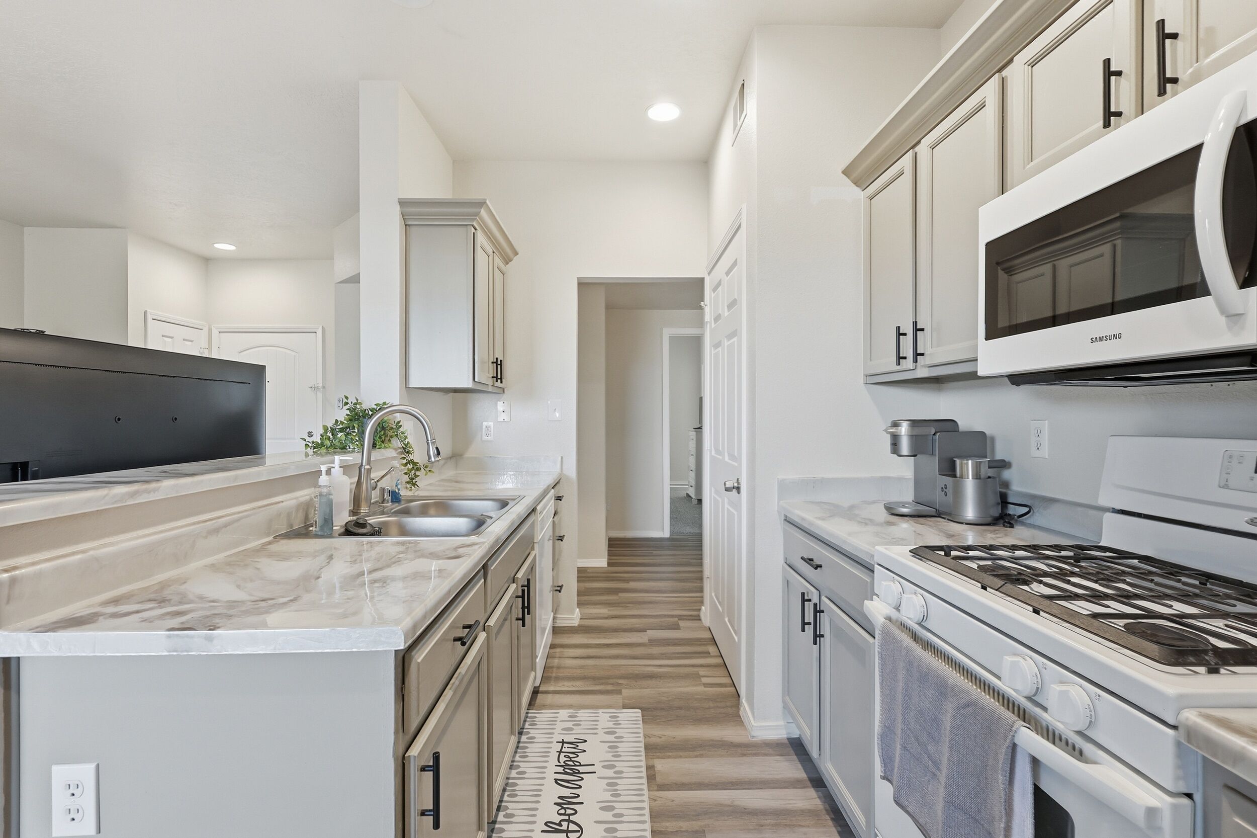 Fridge, microwave, oven, stovetop