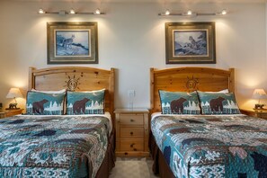 1 bedroom, desk, iron/ironing board, free WiFi - Lakefront Studio with views! (Bigfork)
