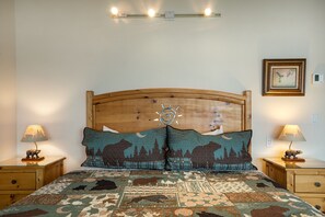 1 bedroom, iron/ironing board, free WiFi, bed sheets - Waterfront Studio Retreat! (Bigfork)