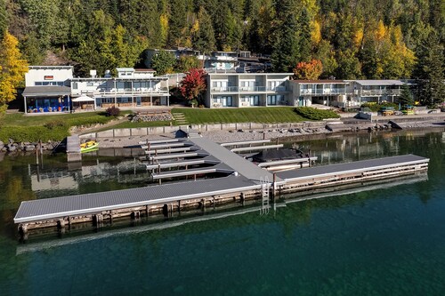Waterfront Studio Retreat!