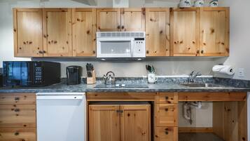 Microondas, horno, parrilla de estufa y tostadora