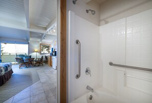 Combined shower/tub, hair dryer, towels - New! Lakeside Adventure Studio! (Bigfork)