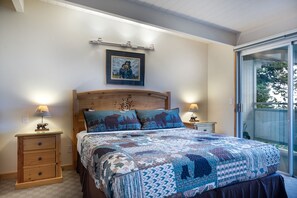 1 bedroom, iron/ironing board, free WiFi, bed sheets - Lakefront Studio near Glacier! (Bigfork)