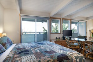 1 bedroom, iron/ironing board, free WiFi, bed sheets - Lakefront Studio near Glacier! (Bigfork)