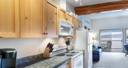 Lakeside Studio Retreat!