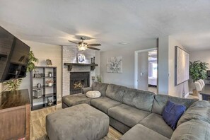 Televisión y chimenea 