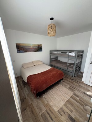 3 slaapkamers, reisbedje, wifi