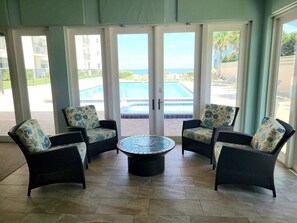 A heated pool - 406 - Kid friendly 2/2 ocean view w/bunk beds (New Smyrna Beach)