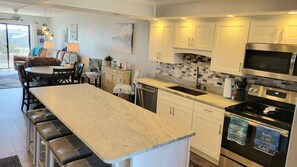 Fridge, microwave, oven, stovetop - 406 - Kid friendly 2/2 ocean view w/bunk beds (New Smyrna Beach)