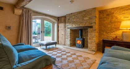 The Coach House - sleeps 4 guests in 2 bedrooms