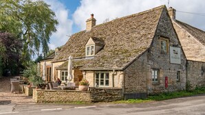 A stone building with a sloped roof, a chimney, and a sign reading "The Plough Inn." - The Coach House - sleeps 4 guests  in 2 bedrooms (Cold Aston)