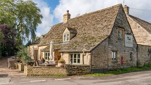 Exterior - The Coach House - sleeps 4 guests  in 2 bedrooms (Cold Aston)