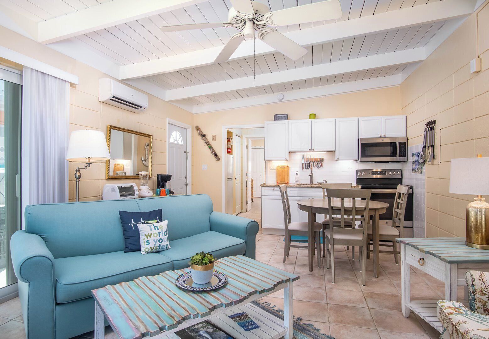 Televisión y reproductor de DVD 